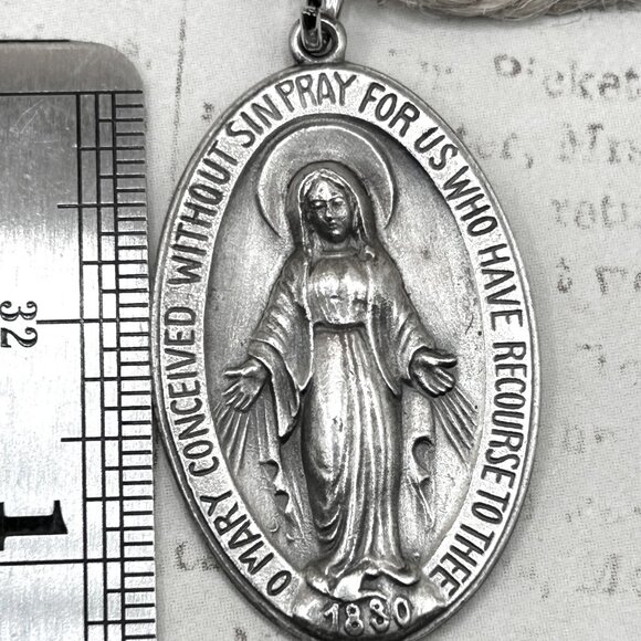 Vintage 1950s Virgin Mary Miraculous Religious Medal Pendant Catholic Silver - Picture 7 of 9